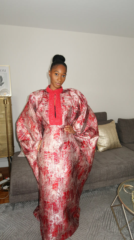 Robe brocard rouge perlée