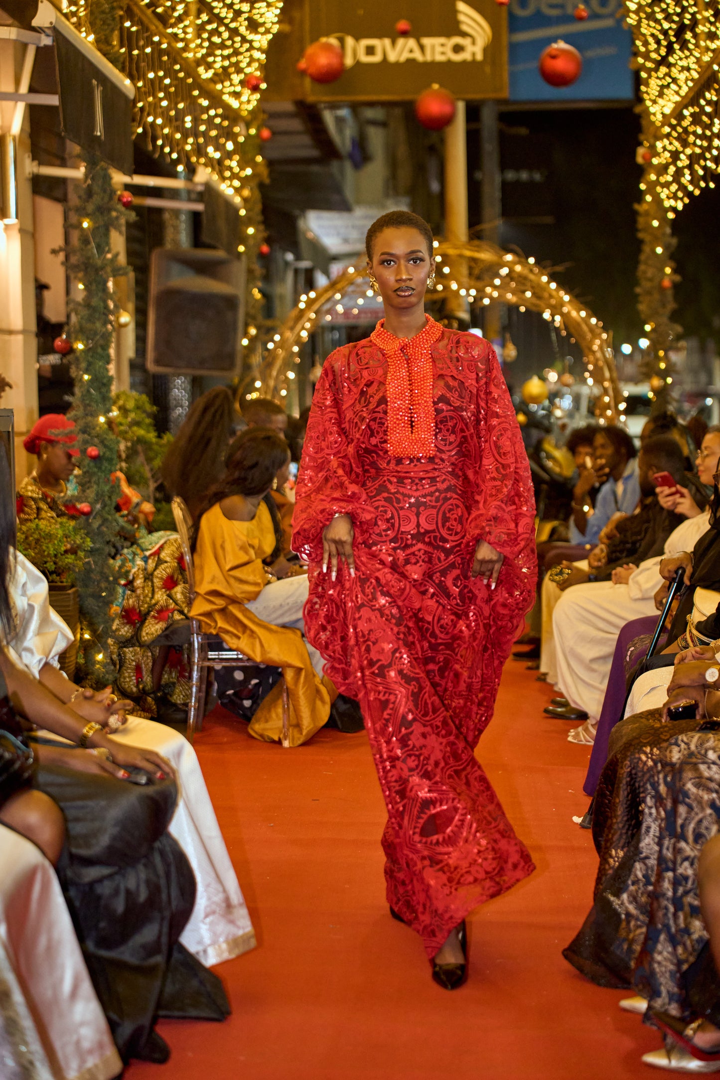 Robe en dentelle perlée