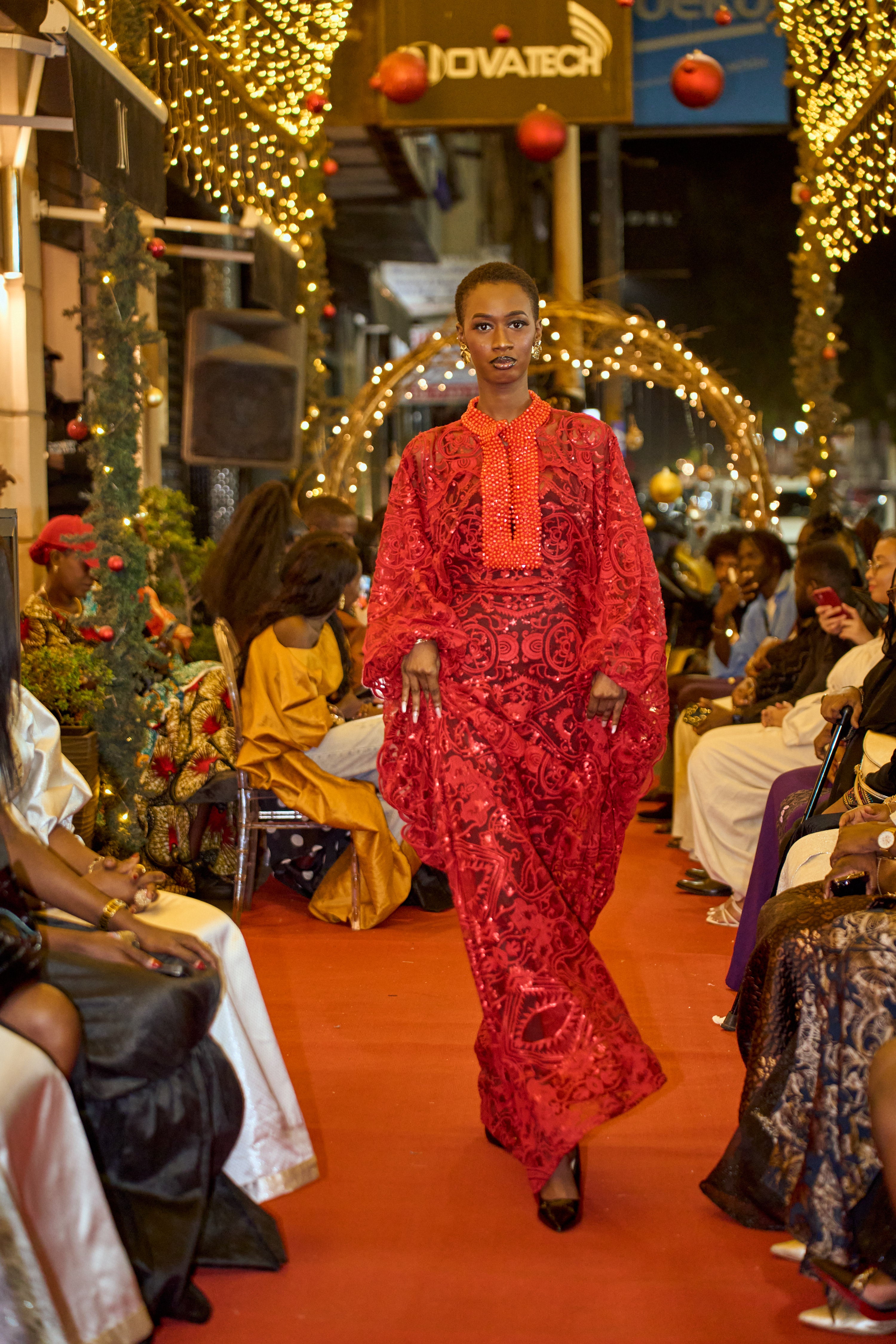 Robe en dentelle perlée