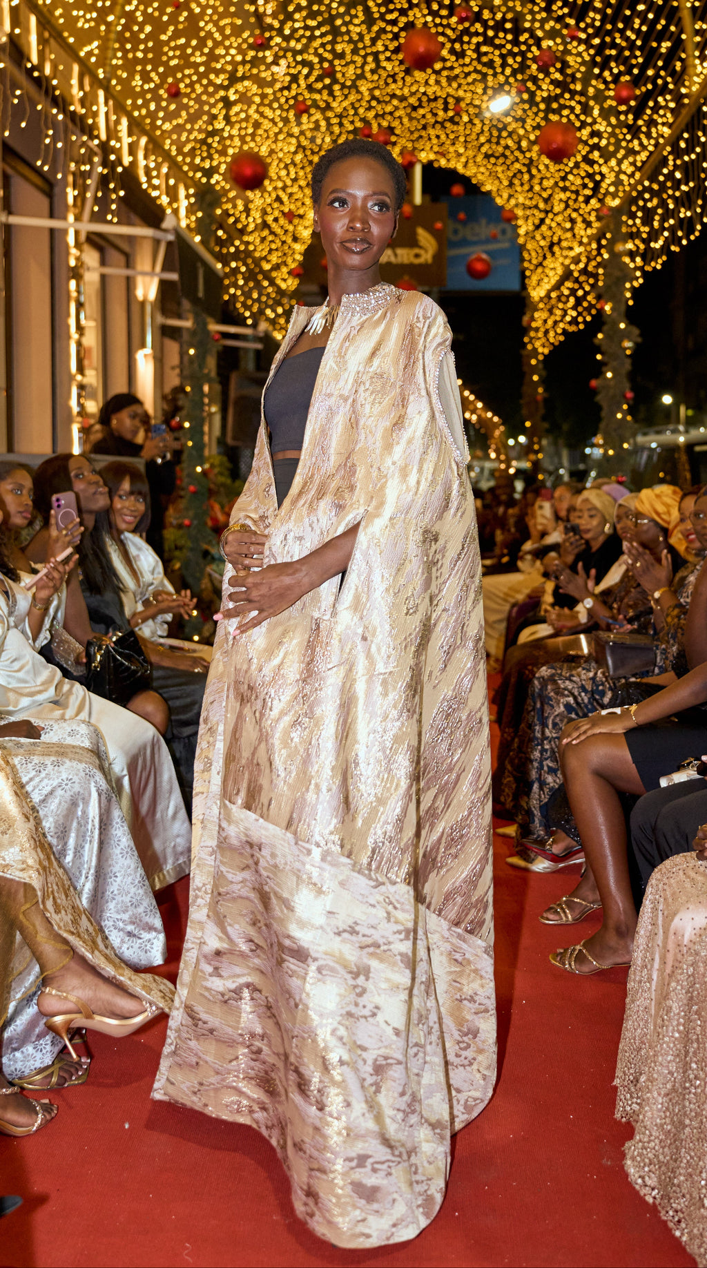 Cape en brocard perlée