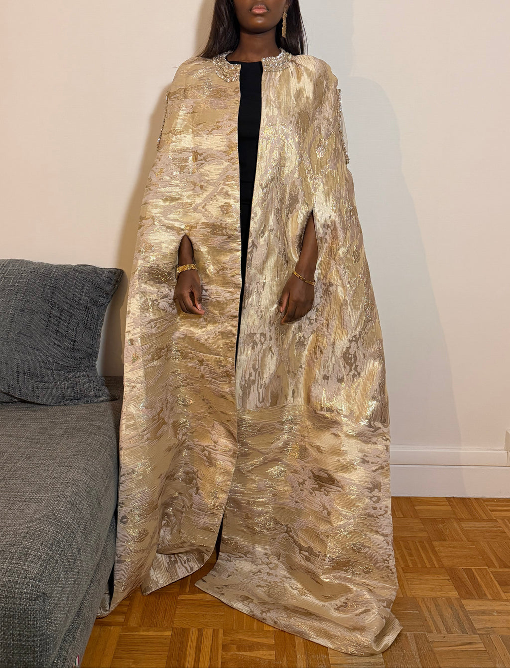 Cape en brocard perlée