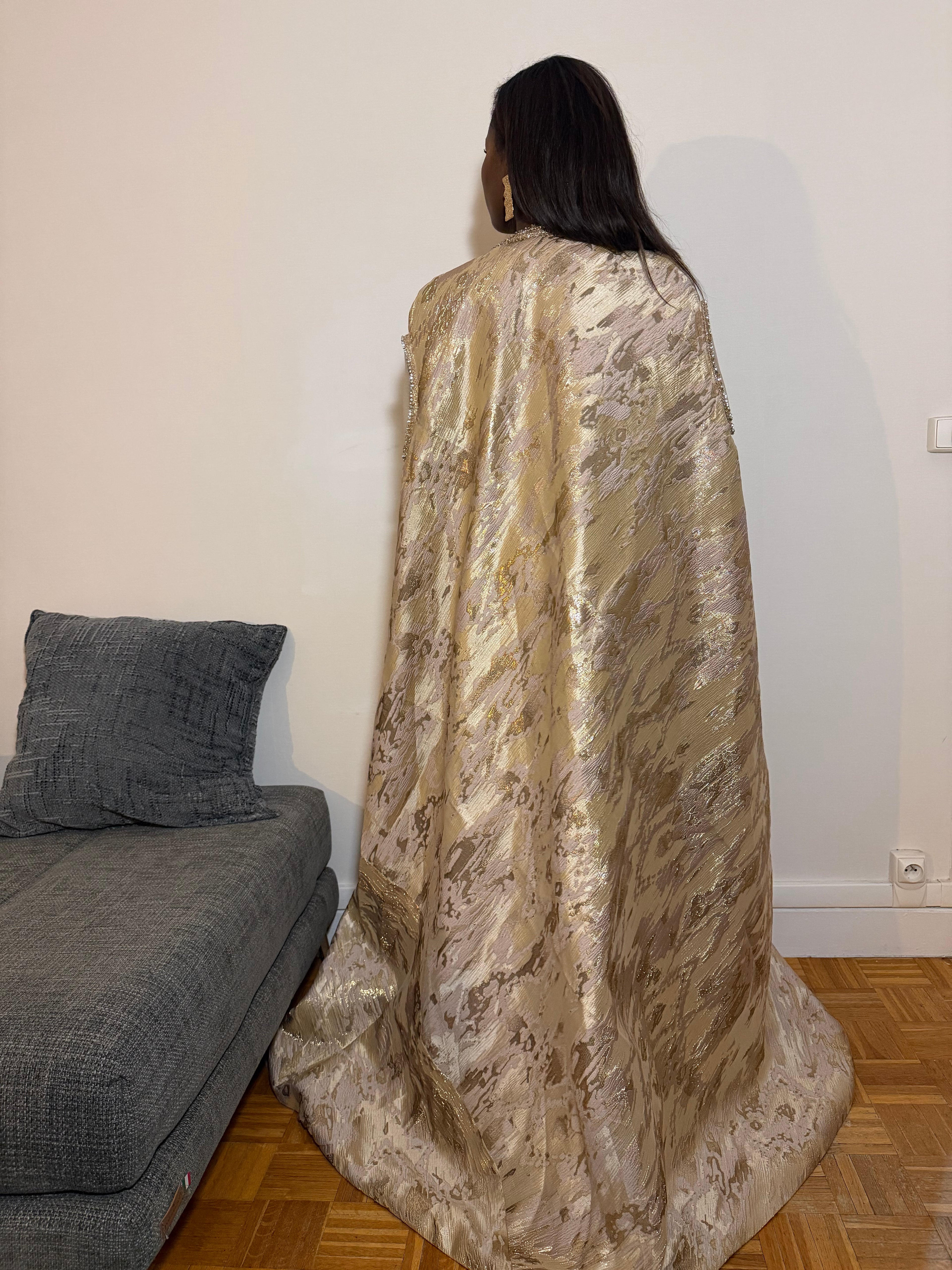 Cape en brocard perlée