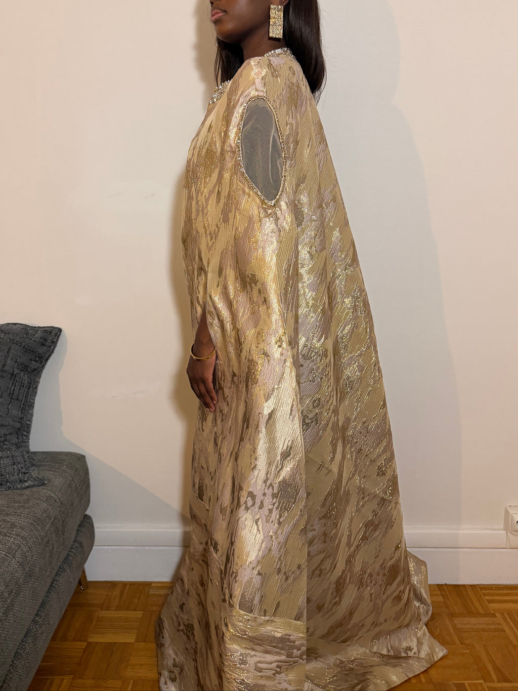 Cape en brocard perlée