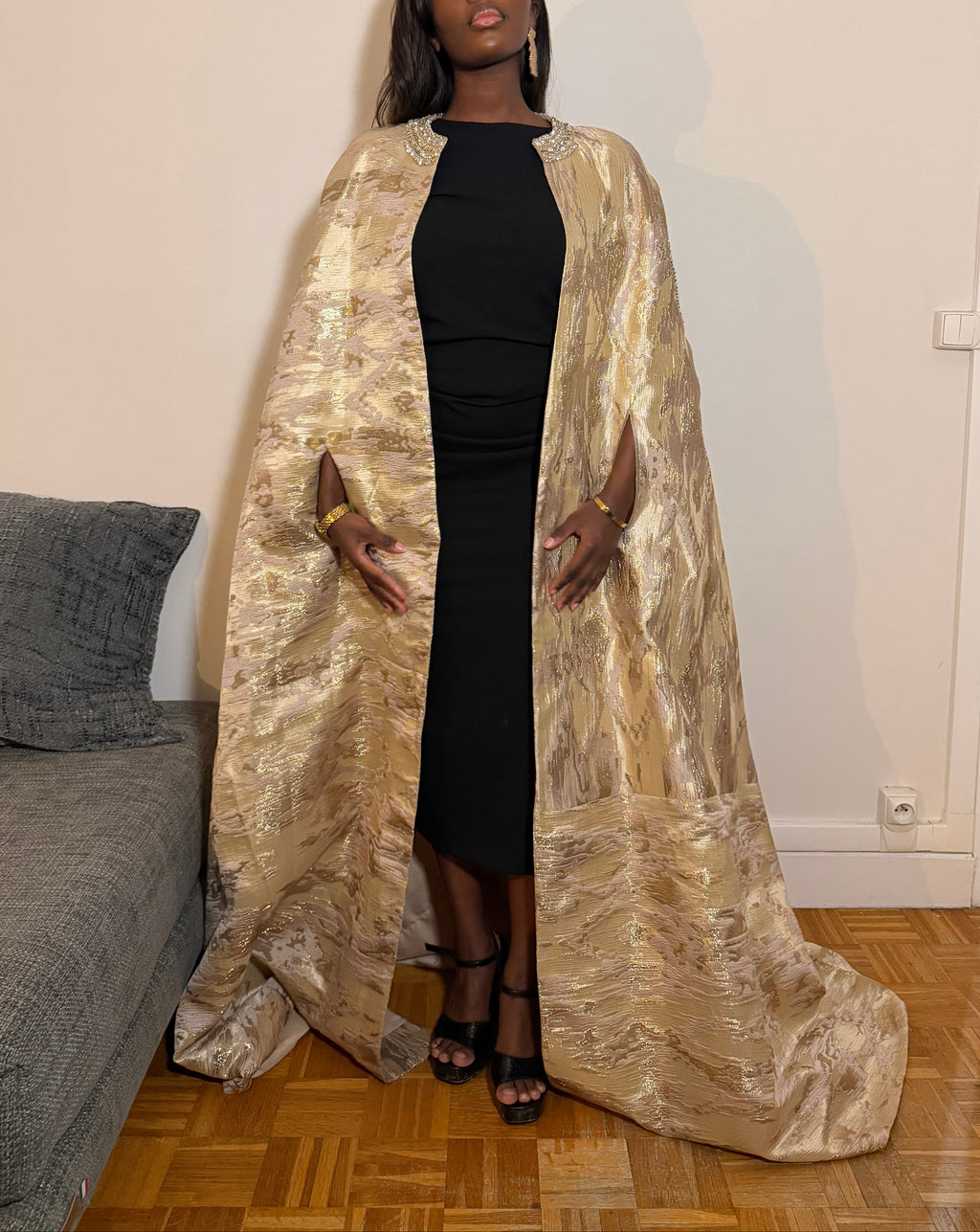 Cape en brocard perlée