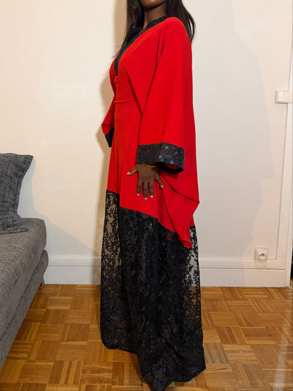Boubou en crêpe rouge avec sequins noirs